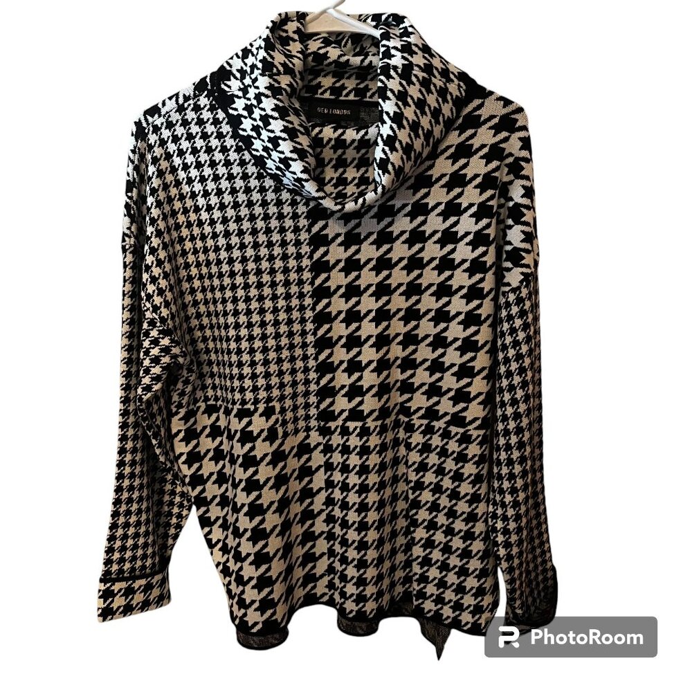 QED London Roll Neck Sweater in Monochrome Grid Print, Black & White/Size - XS